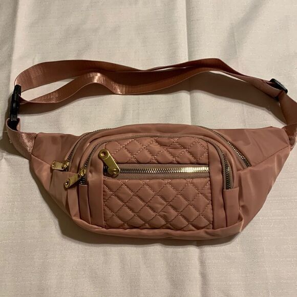 Light pink sling bag with for zipper closure pockets. NWT from local boutique. - Picture 3 of 10